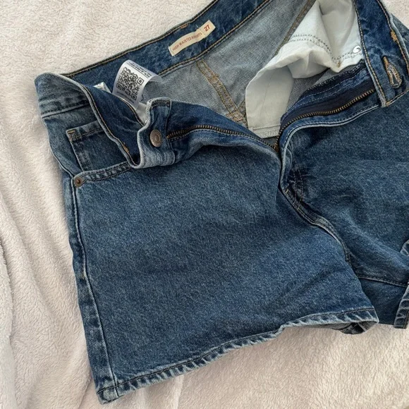 Levi's Classic Blue Jean Shorts - Picture 4 of 5